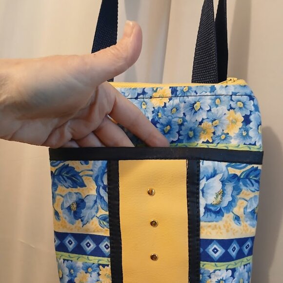New Pleather trim Roses Crossbody Bag Purse Blue Yellow Zip Sling Travel bag - Picture 5 of 12
